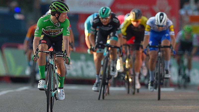 Todos los corredores de La Vuelta lamentan el "cambio  drástico" de la UCI en el final de la etapa 10