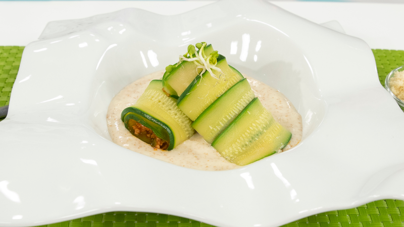 Canelones de calabacín con carne picada y bechamel