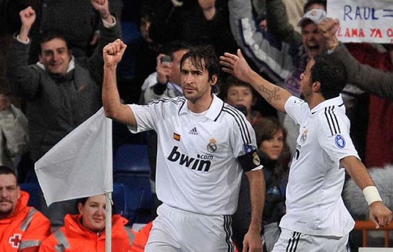 Raúl le da la bienvenida a Juande