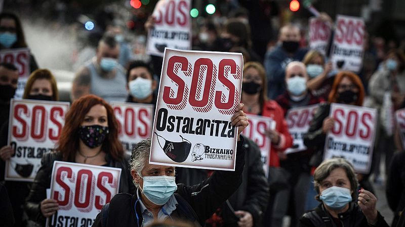 La hostelería sale a la calle en varias ciudades contra las restricciones: "No podemos más"