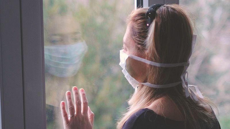 Casi el 60% de los españoles ha pensado en algún momento que puede morir por la COVID-19