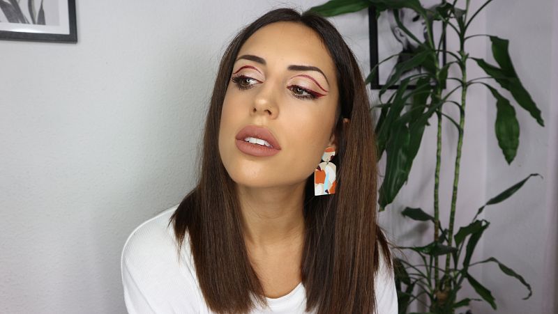 Anabel Mua nos ensea el maquillaje de moda este 2020: 'eyeliner flotante' para todo tipo de ojos