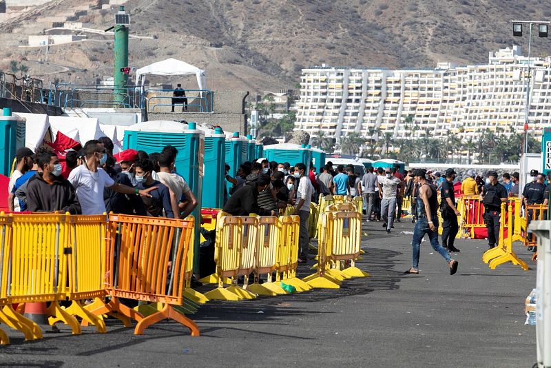 El campamento de Defensa acoge ya a 200 migrantes trasladados desde Arguineguín