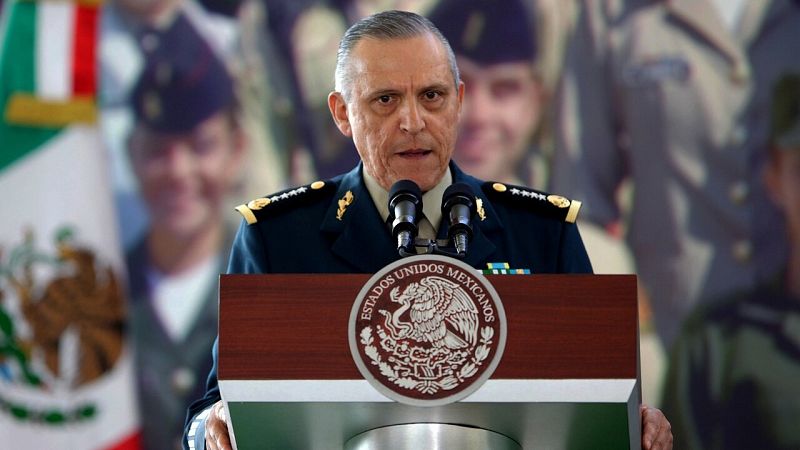 Estados Unidos entrega a México al general Cienfuegos