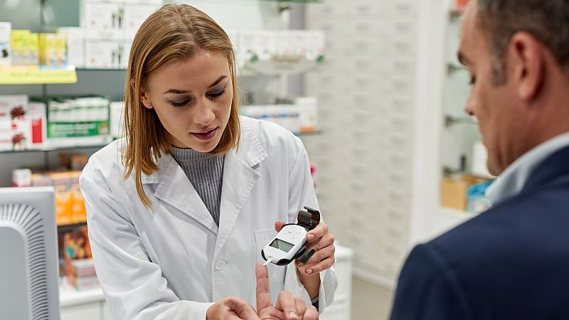 Los técnicos sanitarios no consideran las farmacias como "espacios adecuados para hacer test"