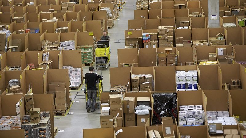 Barcelona, París y otras alcaldías llaman a un boicot contra Amazon estas Navidades en favor del comercio local