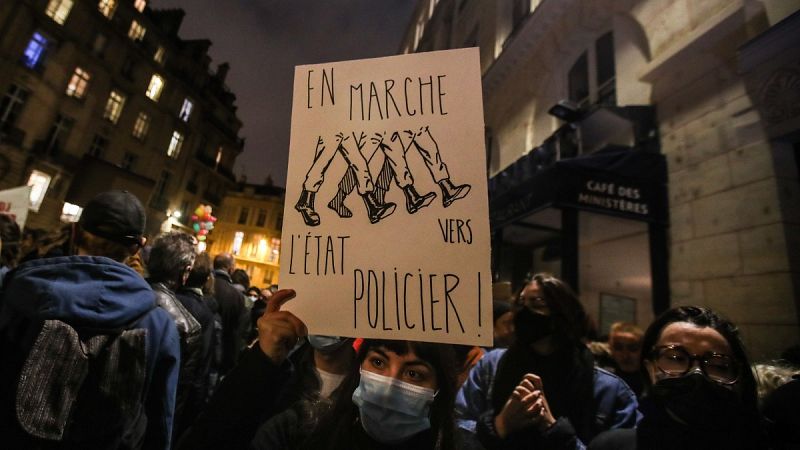 El Gobierno francés rectifica y matiza la ley que penalizaba la difusión de imágenes de la policía