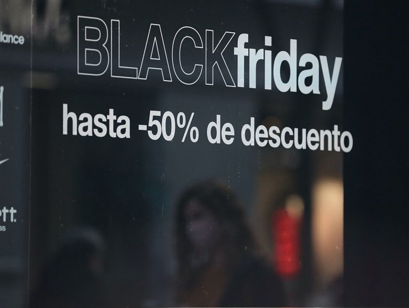 Zara, Asos, Uniqlo....Las grandes cadenas de ropa llegan hasta el 50 % de descuento