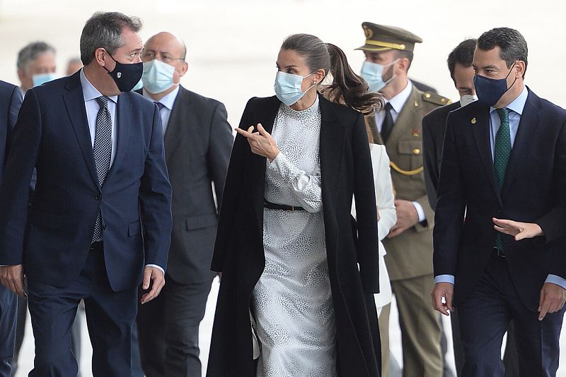 Doña Letizia repite vestido pero le da un aire muy distinto