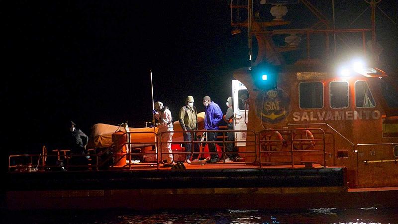 Al menos ocho muertos tras el naufragio de una patera en Lanzarote cerca de la costa