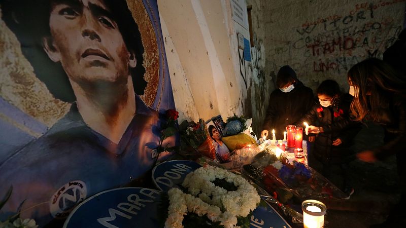 Maradona, el dios argentino y napolitano que trasciende el f�tbol