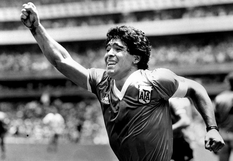 Muere Maradona: As hemos contado en directo las reacciones a la muerte del legendario futbolista