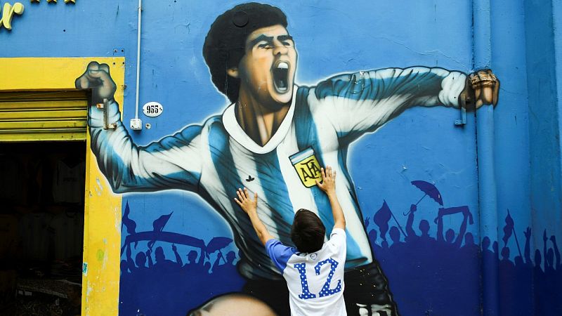 Argentina se despide de Maradona en las calles: "Se murió el fútbol argentino"