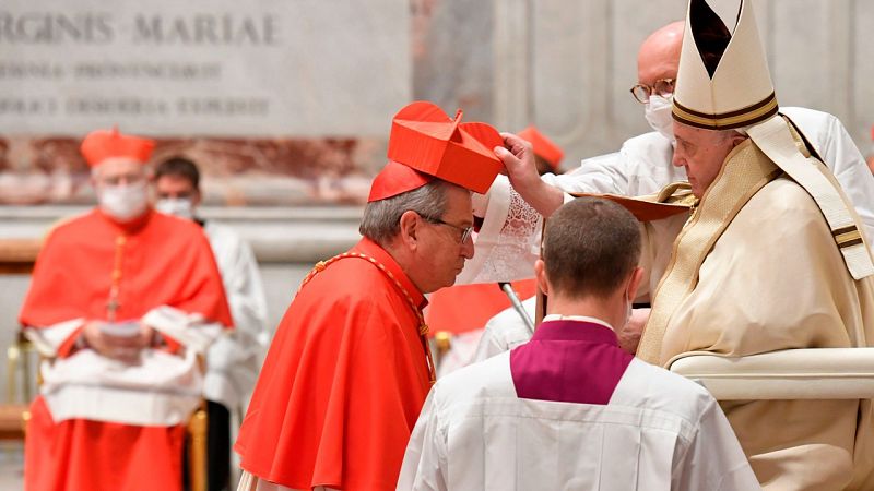 El papa Francisco nombra a 13 cardenales, uno de ellos español, en un acto marcado por la pandemia