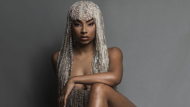 Deva presenta 'Woman', su nuevo trabajo discográfico: "El confinamiento me ha permitido reposar todo lo que escribí antes de lanzar el álbum"