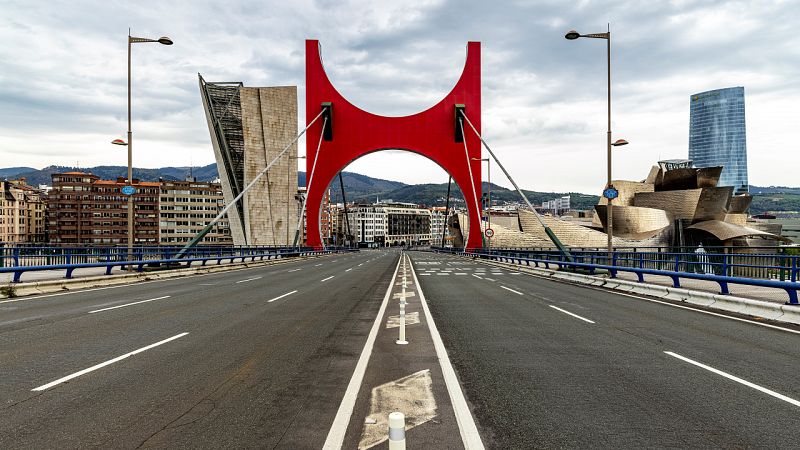 Bilbao en el vacío, una imagen global del drama y la vida durante la pandemia