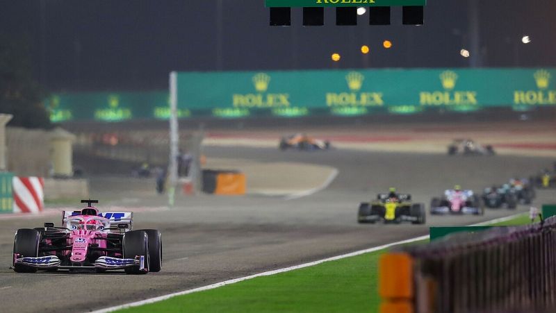 El mexicano Pérez da la sorpresa en Sakhir y el español Carlos Sainz roza el podio en la debacle de Mercedes