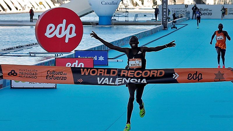 Kandie destroza el récord mundial de medio maratón