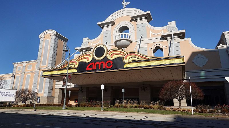 Las salas de cine se asoman al abismo: tensiones con los estudios y víctimas de la guerra de las plataformas