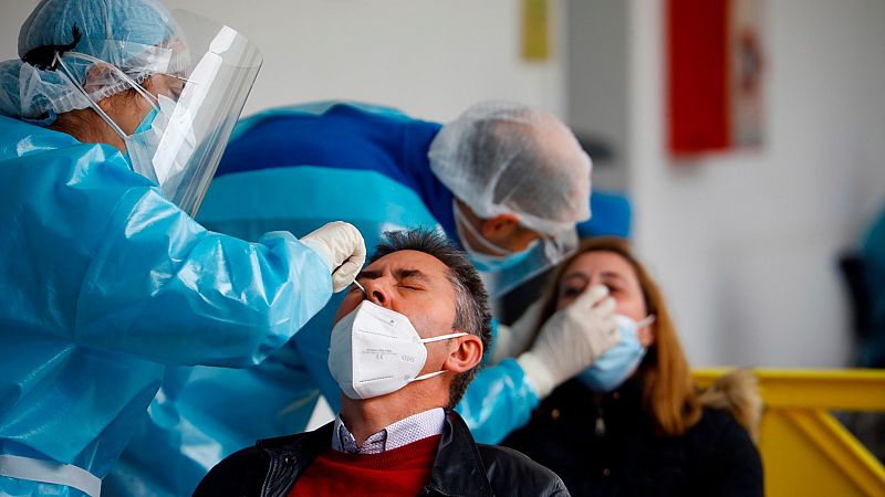 Coronavirus España | 8 de diciembre: nuevos estudios confirman la seguridad de la vacunas de Oxford y Pfizer