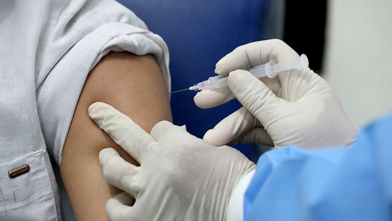El Gobierno aplicará IVA 'cero' a las vacunas y los test de COVID tras la decisión de la UE
