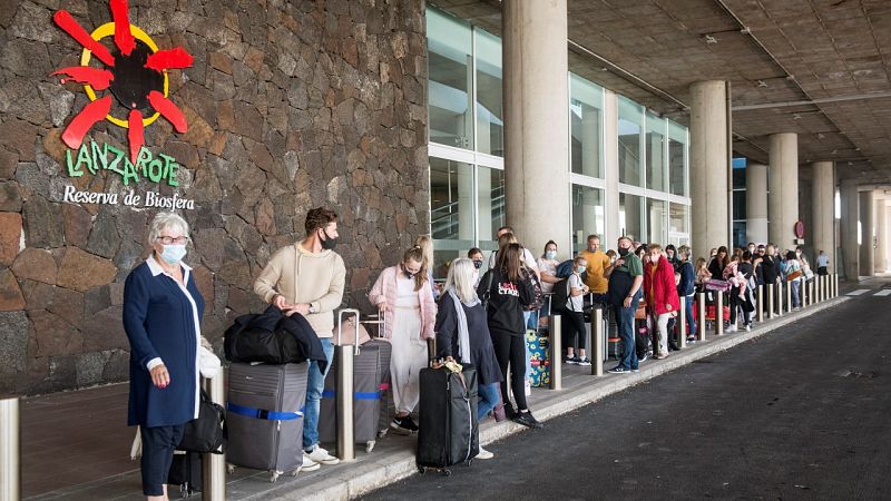 Los viajeros procedentes de las Canarias que lleguen al Reino Unido tendrán que pasar la cuarentena desde este sábado