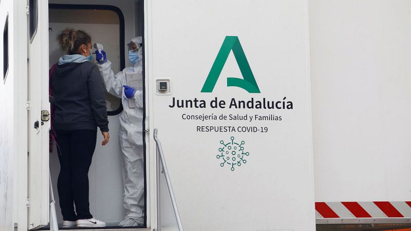 La Junta de Andalucía activa una desescalada en dos fases que se prolongará hasta el 10 de enero