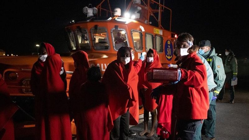 Rescatados 48 migrantes hallados a la deriva cerca de la costa de Granada