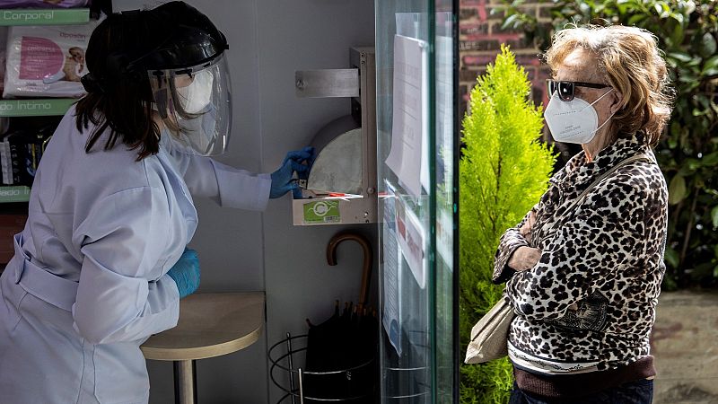 La Comunidad de Madrid anuncia que tiene luz verde para hacer test rápidos de coronavirus en farmacias