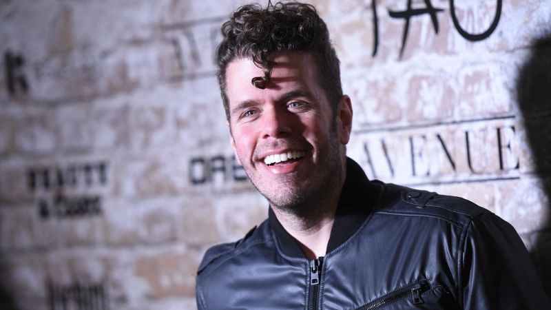 Perez Hilton es expulsado de TikTok por los "ejércitos de fans": ¿es censura o justicia poética?