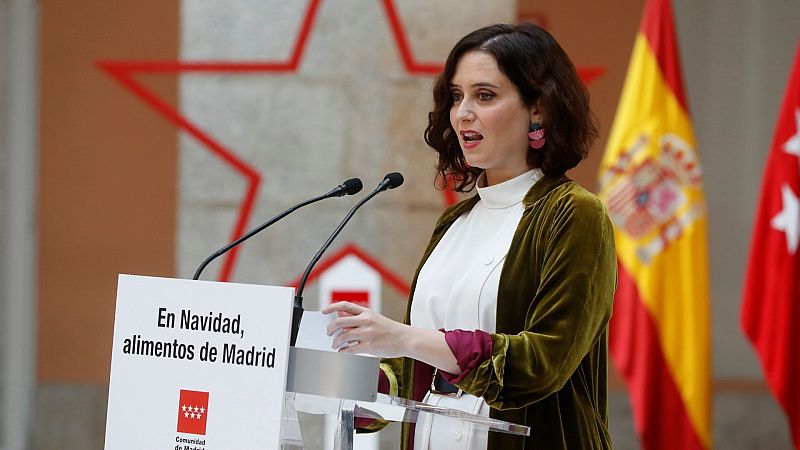 Ayuso no endurecerá el plan del Gobierno y mantendrá bares y comercios abiertos en Navidad