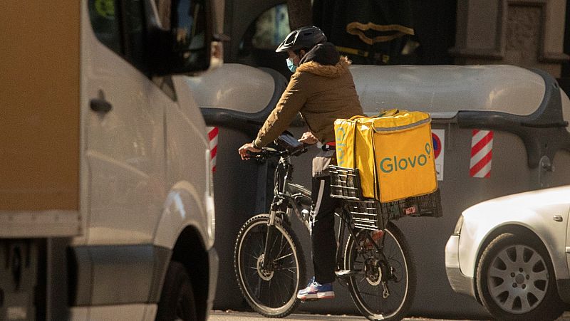 Un juzgado condena a Glovo por tener a 68 repartidores como falsos autónomos