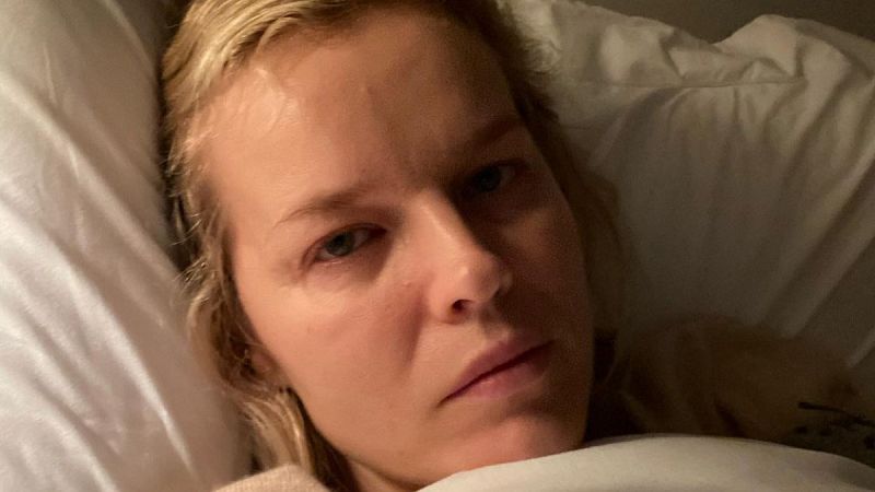 Eva Herzigova da positivo en Covid y lleva tres días en la cama