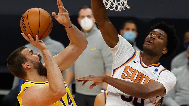 Los Lakers acaban la pretemporada invictos con Marc Gasol titular