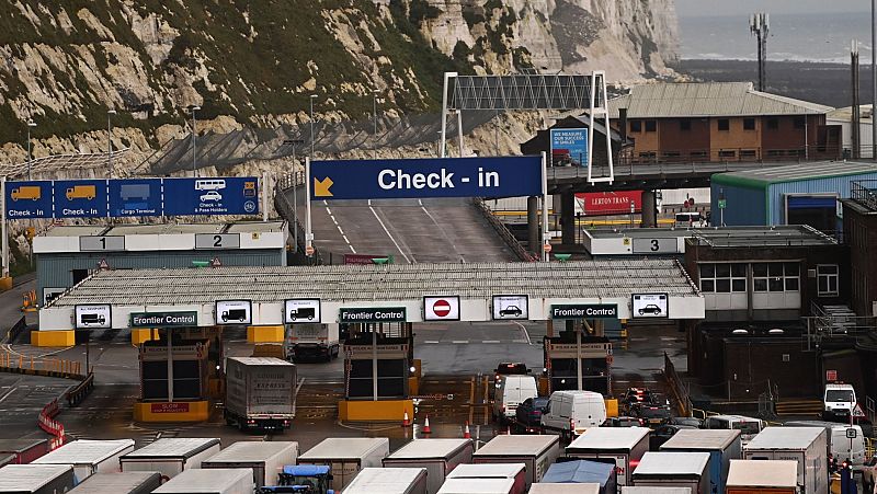 La UE y el Reino Unido siguen negociando más allá de la fecha límite dada por el Parlamento Europeo