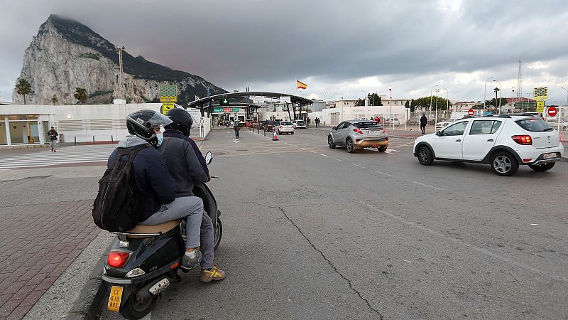 España restringe la entrada desde Gibraltar a los viajeros no residentes en el Peñón
