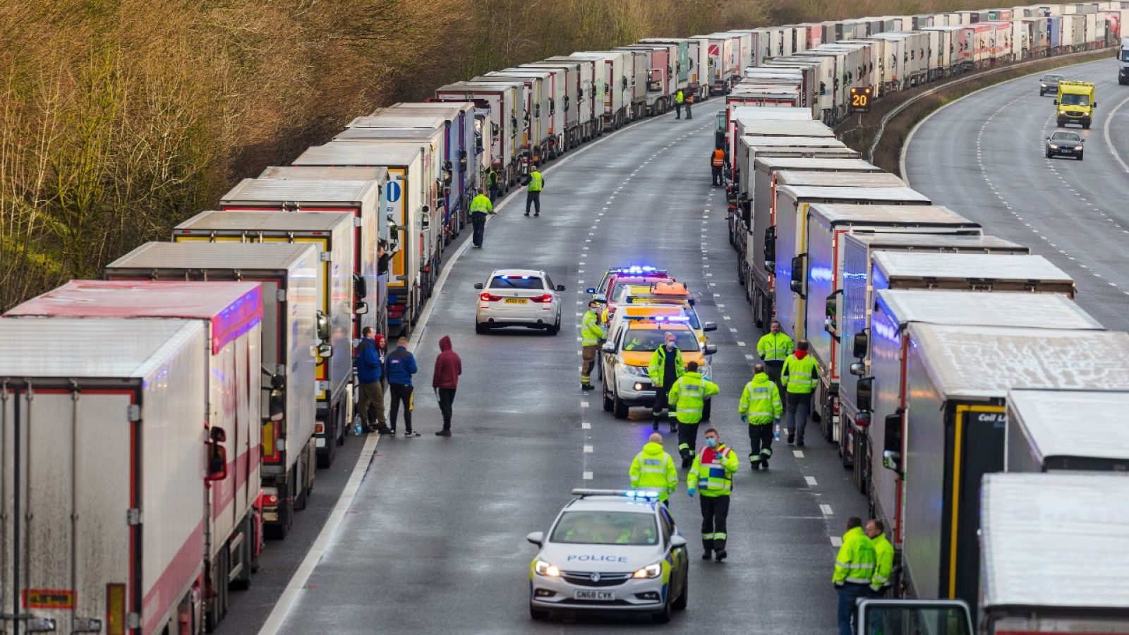 Los primeros camiones cruzan el Canal de la Mancha | Ver