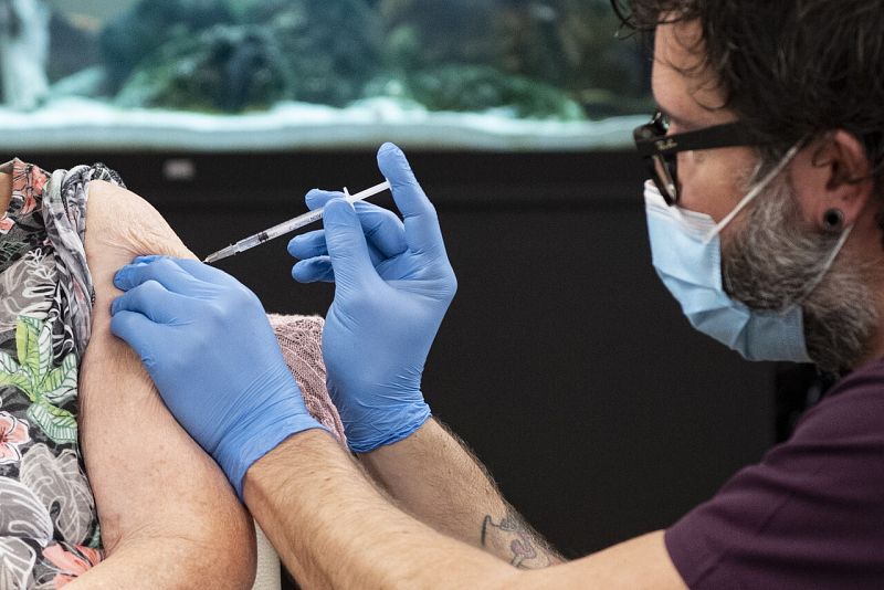 La primera vacuna contra el coronavirus en España se pondrá el domingo en una residencia de Guadalajara