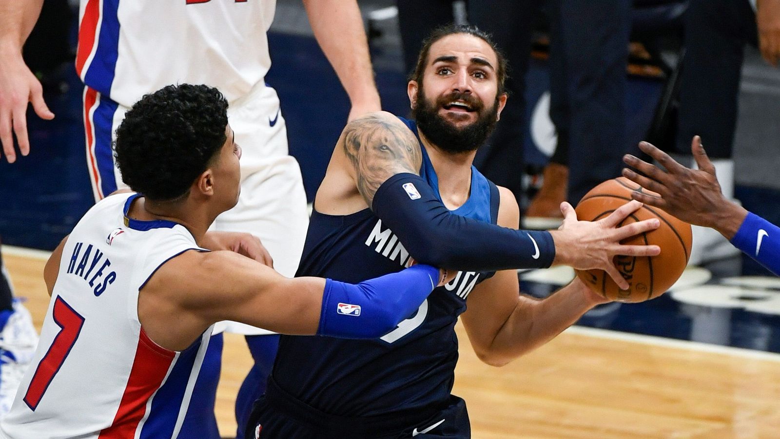 Ricky, Juancho, Doncic y Campazzo se estrenan el día que se apalaza el primer partido por culpa del coronavirus