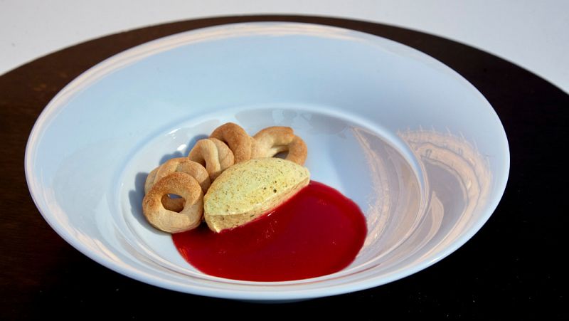 Receta de "Rosquillas de Ledesma con helado de vainilla y coulis de fresa"