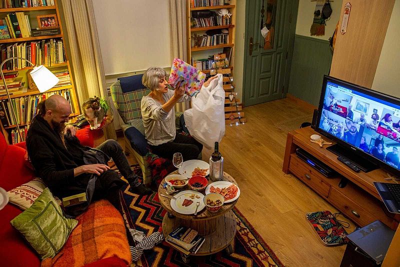 Mascarilla, videollamada y turrón para la Nochebuena con más distancia