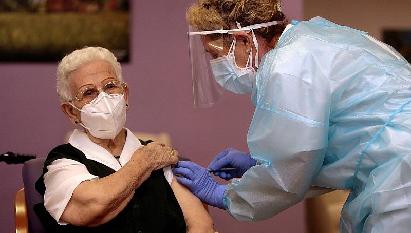 La vacunacin contra el coronavirus arranca en Espaa en residencias de todo el pas