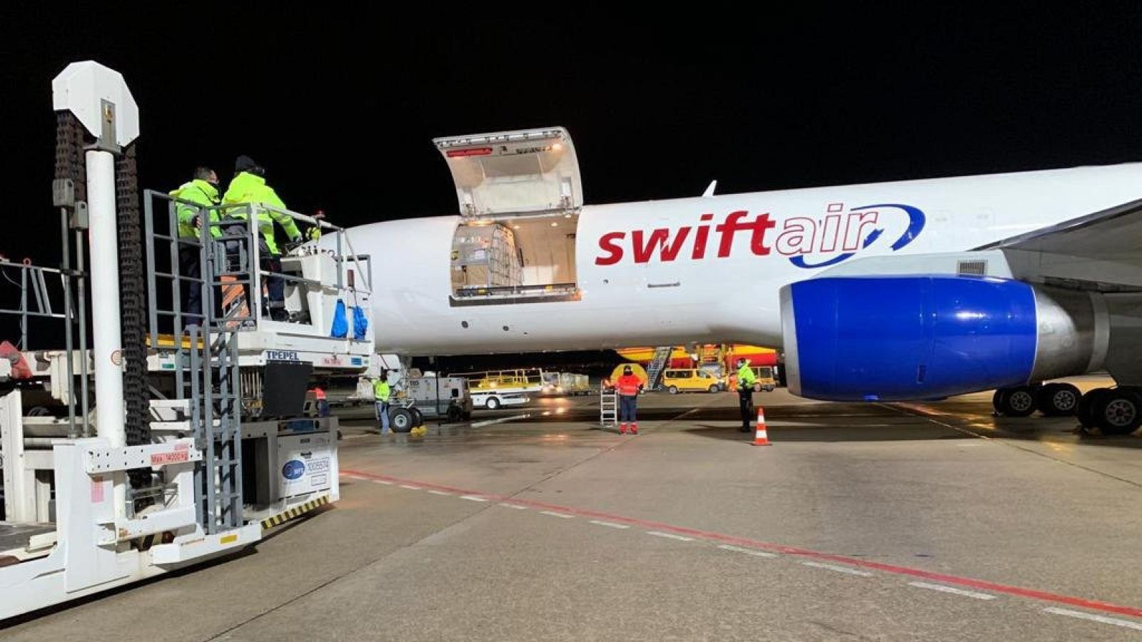 Coronavirus - Llegan a España las 369.000 dosis de vacuna de Pfizer con un día de retraso - Telediario 1 | Ver