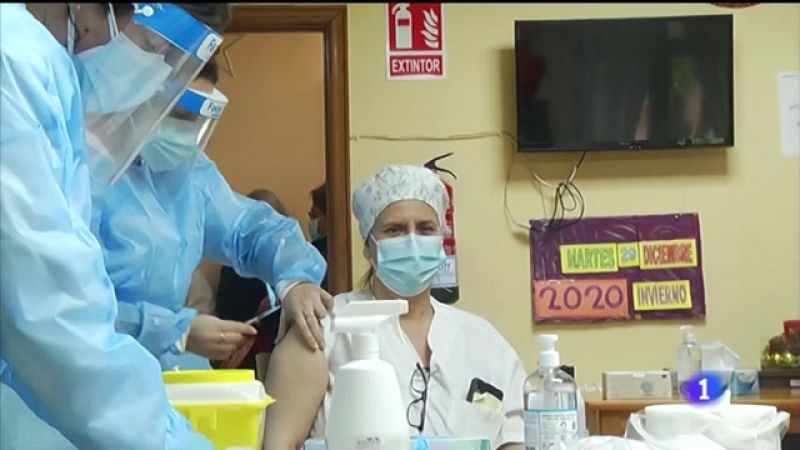 Usuarios e traballadores de residencias das sete áreas sanitarias reciben 350 doses da vacina contra a covid