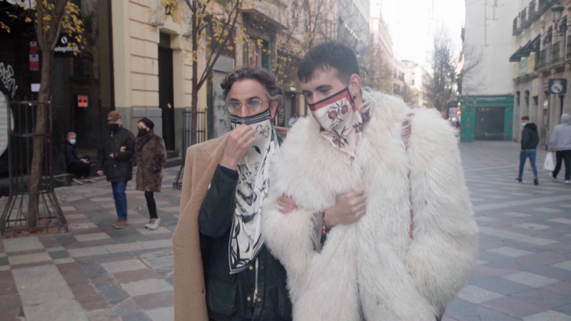 Josie y Palomo Spain lo confirman en el último Navidades Rasé: la capa de Ramontxu sigue de moda