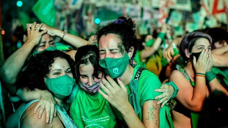 Argentina legaliza el aborto en una votación histórica