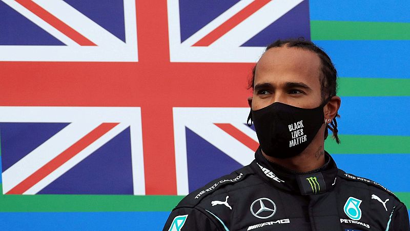Lewis Hamilton es condecorado con el título de "caballero"