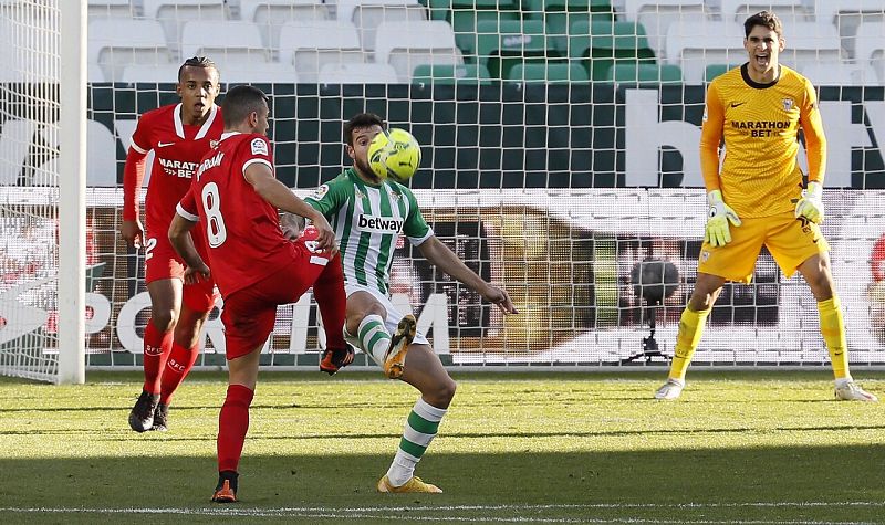 La falta de pegada del Betis permite al Sevilla sacar un punto del derbi en el Villamarín