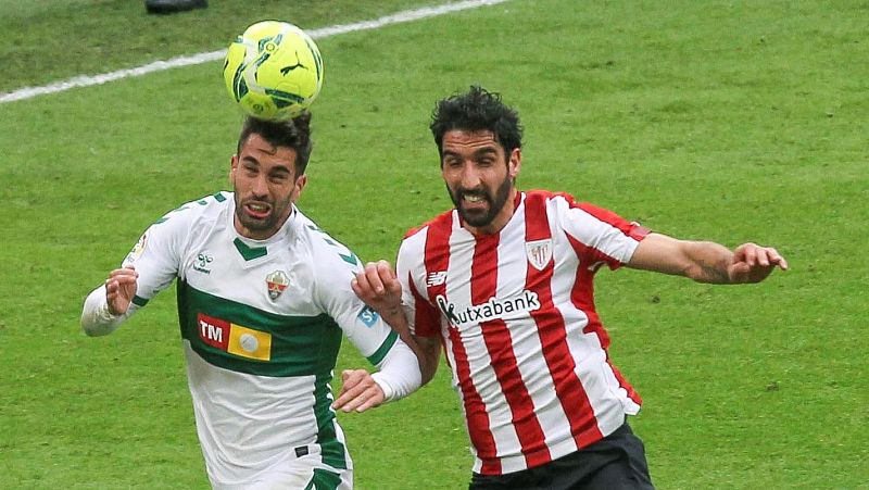 El Athletic arranca el año con una victoria por la mínima ante el Elche y el cese de Garitano