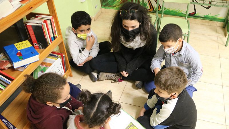 Una vintena d'experts demanen endarrerir la tornada a l'escola davant una situació "descontrolada" de la pandèmia
